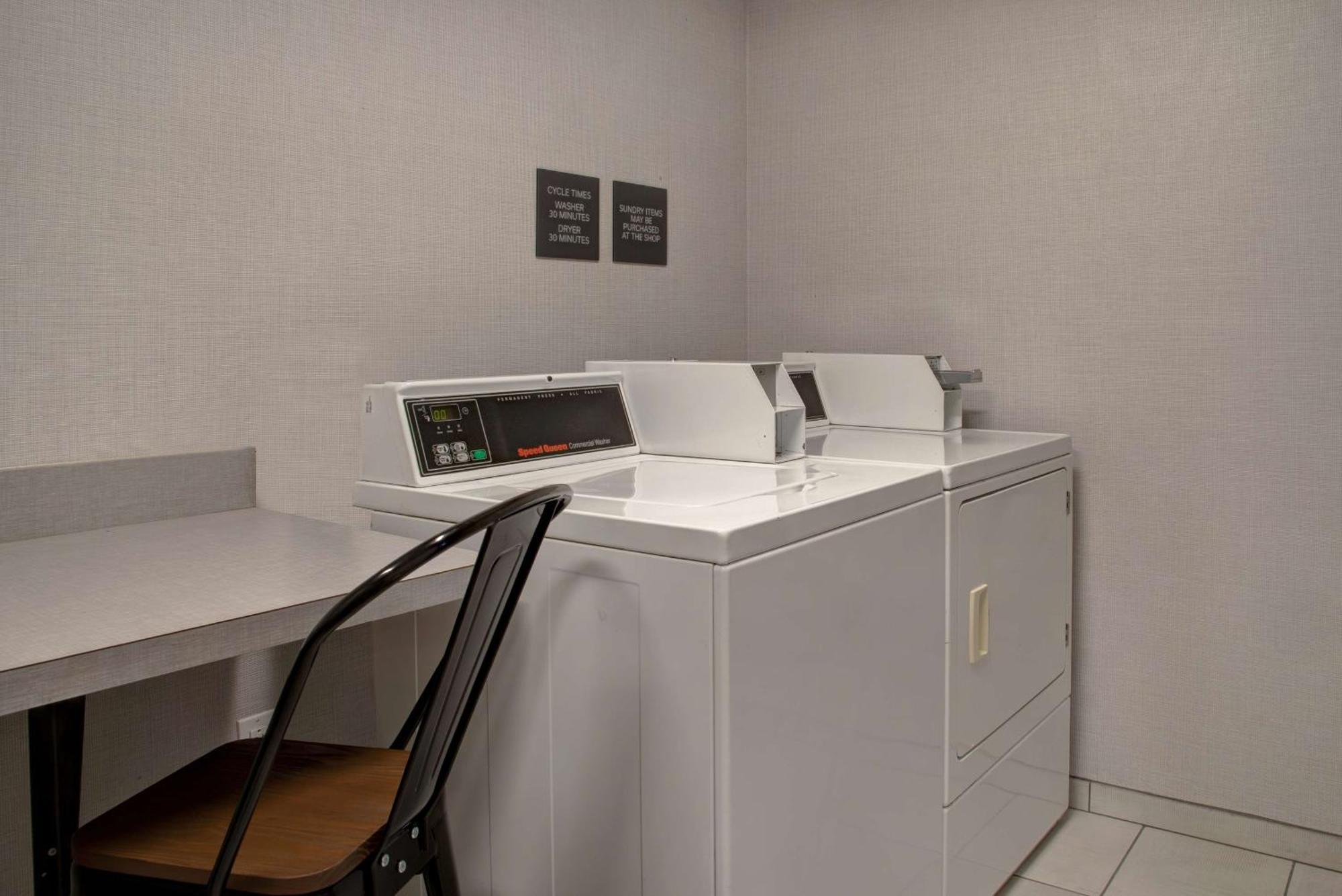 Hilton Garden Inn Kansas City/Kansas Экстерьер фото