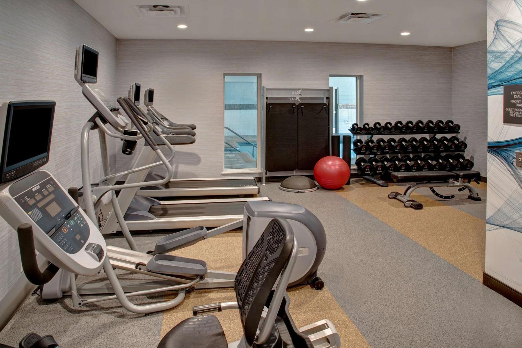 Hilton Garden Inn Kansas City/Kansas Экстерьер фото