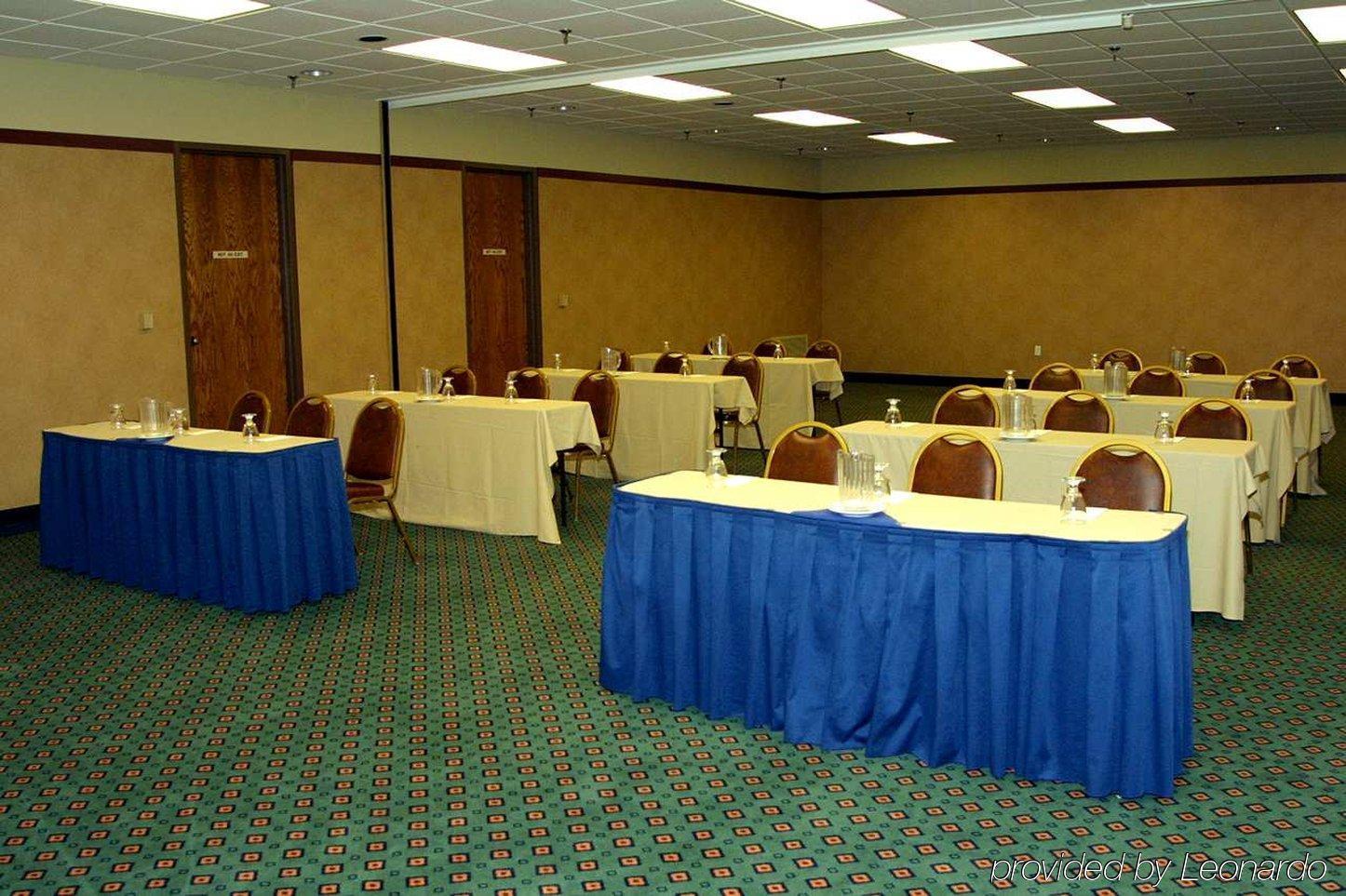 Hilton Garden Inn Kansas City/Kansas Удобства фото